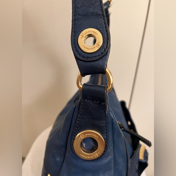 GUC   B. Makowsky Blue Leather Shoulder Bag - Picture 6 of 15